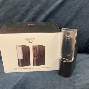 VEVOK Chef Electric Salt & Pepper Grinder Set